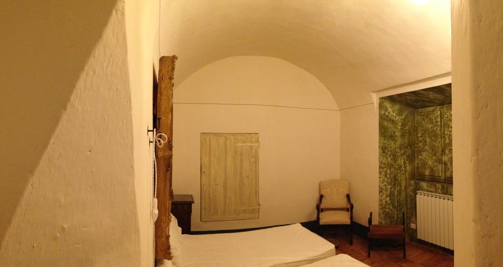 Giarole Castello Sannazzaro B&B المظهر الخارجي الصورة
