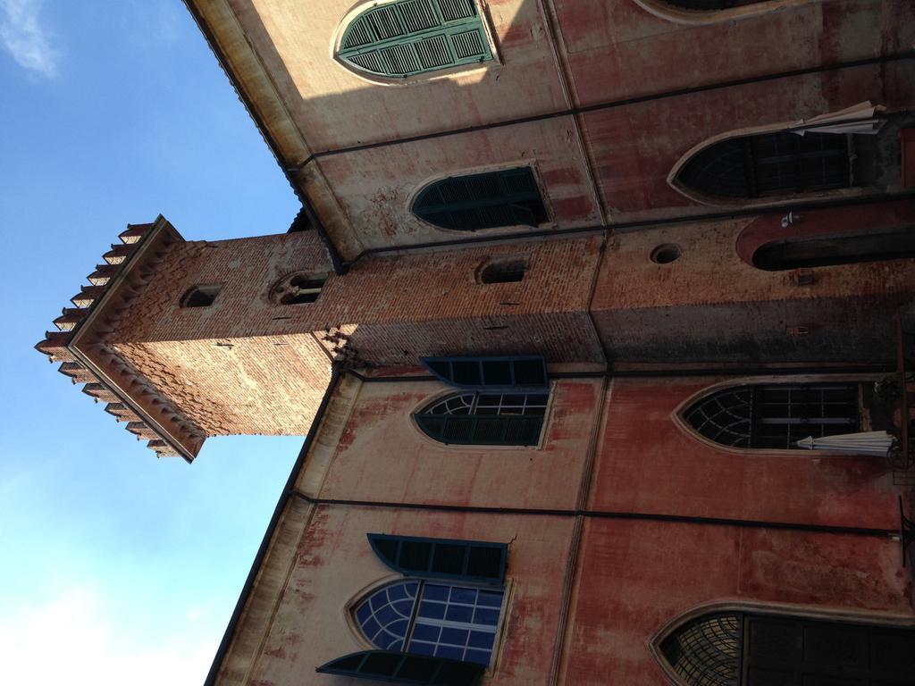 Giarole Castello Sannazzaro B&B المظهر الخارجي الصورة