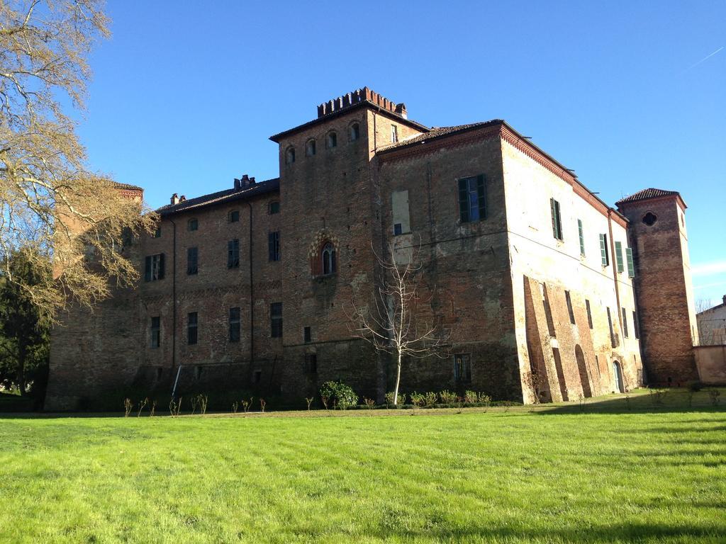 Giarole Castello Sannazzaro B&B المظهر الخارجي الصورة