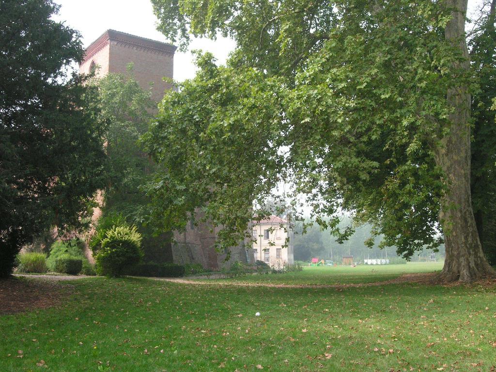 Giarole Castello Sannazzaro B&B المظهر الخارجي الصورة